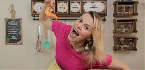 Manu Ornelas acumula fãs nas redes e clientes na peixaria